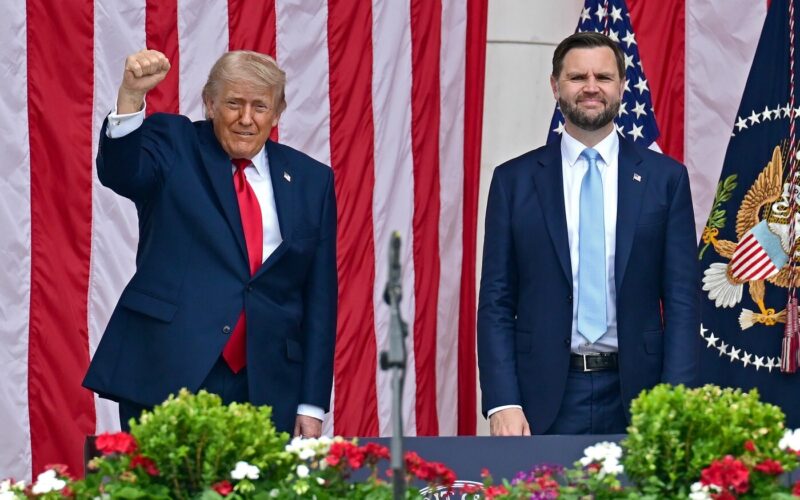 Perom i batinom: SAD govori o smirivanju sukoba, a američka vojska udara na Iran