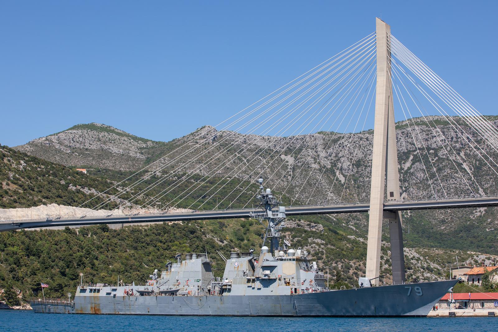 Dubrovnik: U luku uplovio razarač američke mornarice USS Oscar Austin