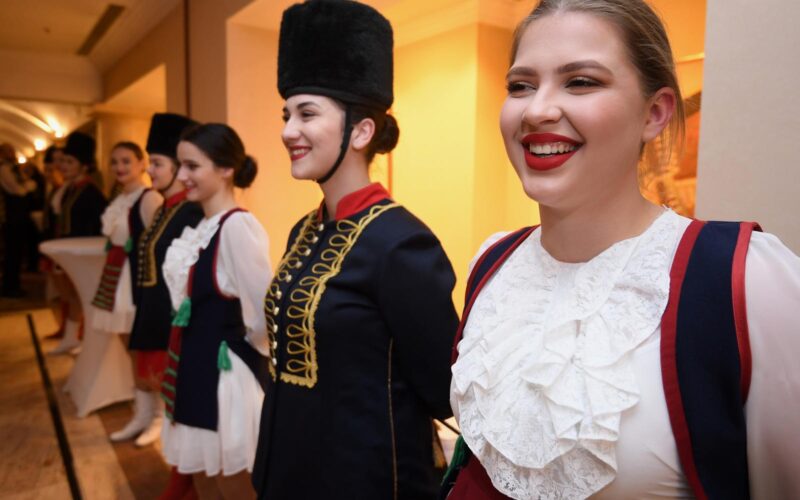 Sinj nastavlja borbu protiv iseljavanja: Mladima podijeljeno 287.000 eura