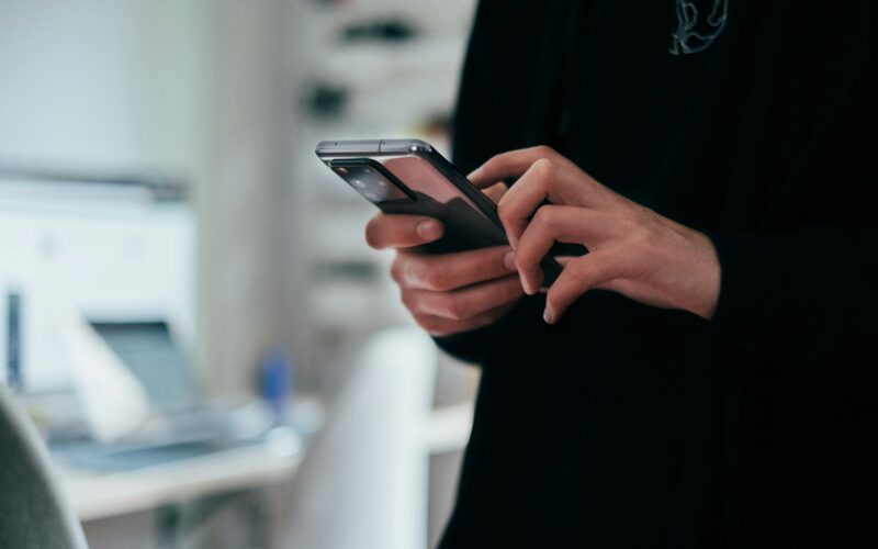 Ovo su ključni znakovi da vam netko prisluškuje mobitel