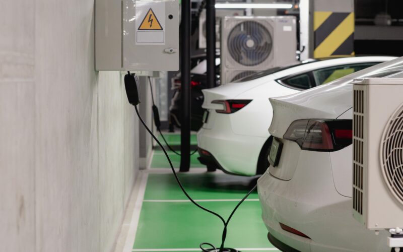 Tri milijarde eura za 800.000 automobila – ova zemlja ozbiljna u prelasku na ‘strujiće’