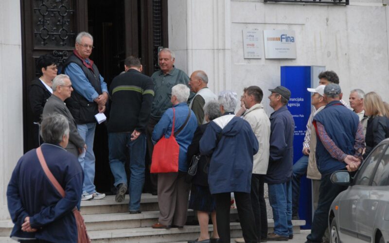Trezorci rasprodani: Skupljeno 1,92 milijarde eura, građanima prinos 2,6 posto i zarada 6,44 eura po zapisu