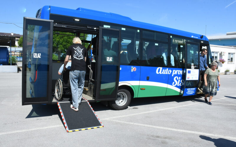 Prvi električni autobusi stigli u Sisak, gradi se i punionica