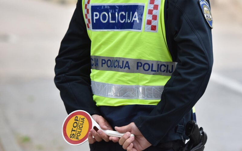 Vozaču oduzeli vozilo i kaznili ga s 3.450 eura, evo koje je sve prekršaje počinio