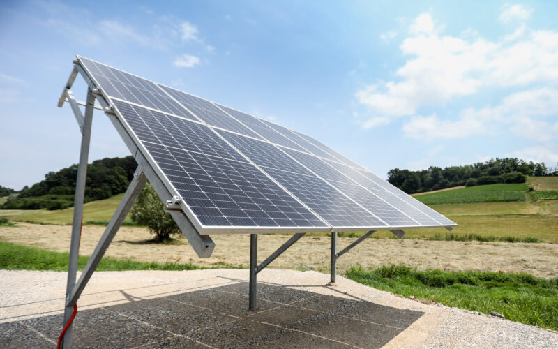 Solarni paneli koji se priključuju u utičnicu postaju sve po