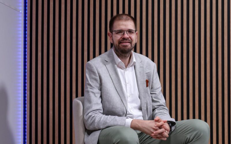 Matija Srbić, voditelj projekata u Nuqleusu, večeras od 20 sati gostuje kod Ilije Jandrića