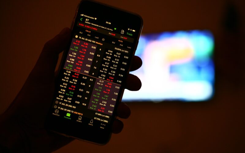 Azijski ulagači oprezni, dolar znatno ojačao
