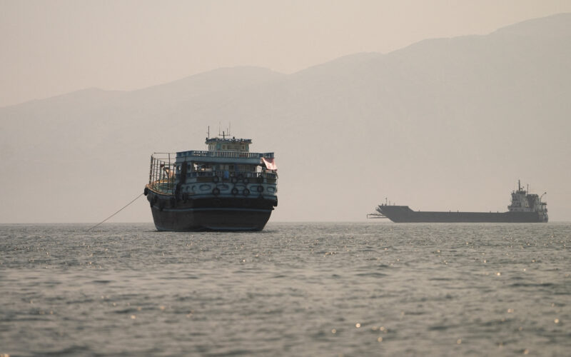 Pomorski promet kroz Hormuški tjesnac gotovo zaustavljen, Iran poslao jezivu prijetnju