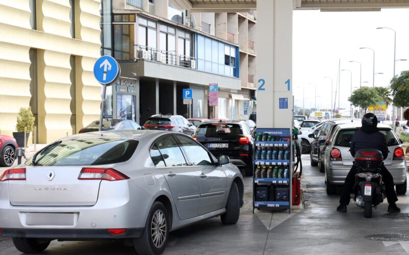 Požurite na benzinske: Vlada potvrdila veliko poskupljenje goriva, pogledajte cifre