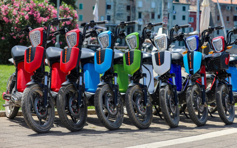 Prvi prosvjed vlasnika električnih skutera zbog novih pravila registracije
