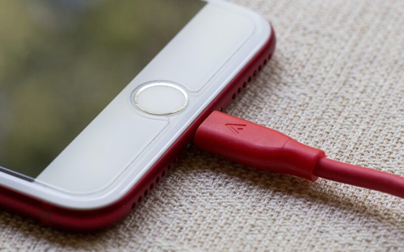 Usporava li duži USB kabel punjenje mobitela? Obratite pozornost na jednu jako bitnu stvar