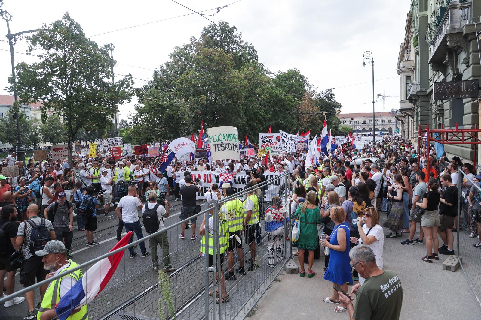 Zagreb: Veliki prosvjed u Zagrebu zbog zagađenja i opasnog otpada u Lici