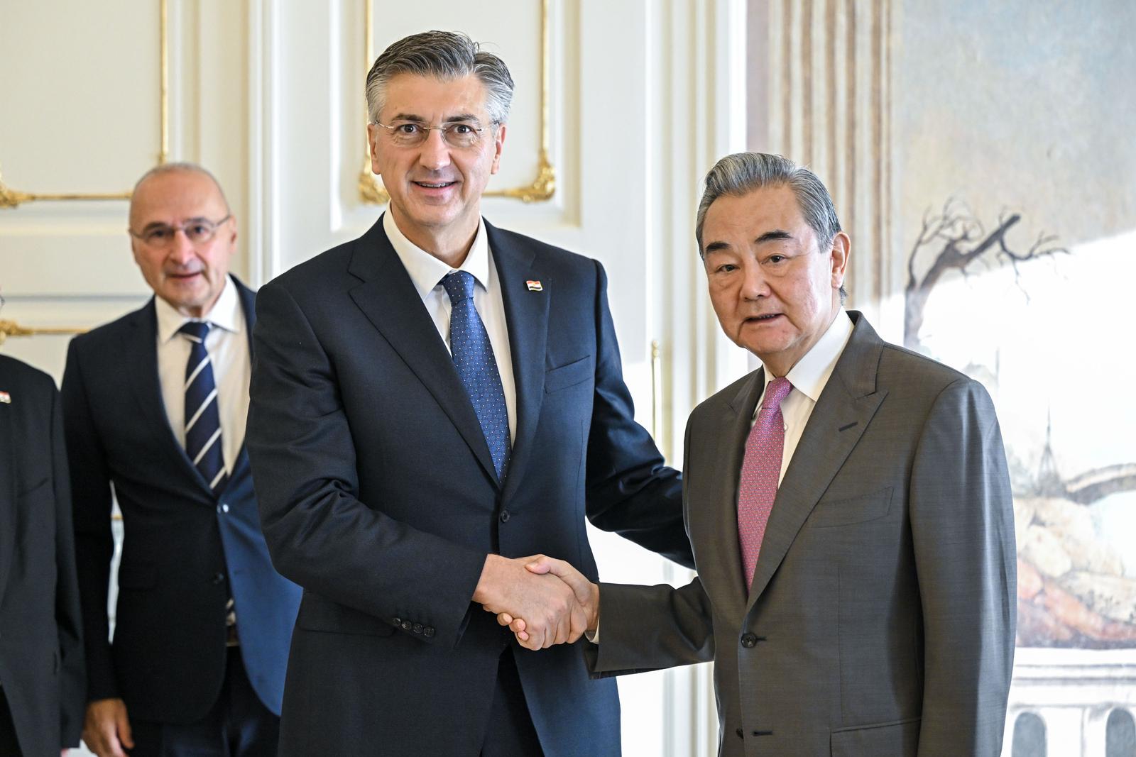 Kineski šef diplomacije stigao u Hrvatsku nakon 33 godine, Plenković poručio da želi veću prisutnost naših tvrtki na njihovu tržištu