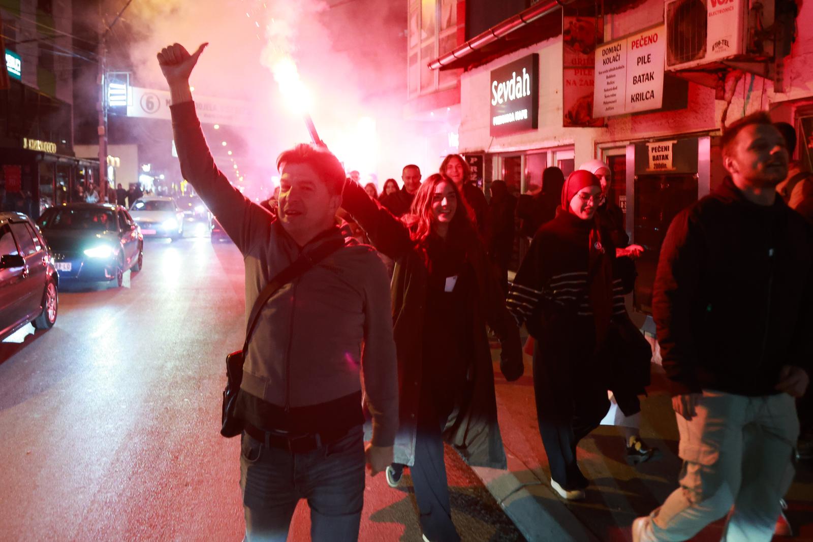 Slavlje studenata na ulicama Novog Pazara